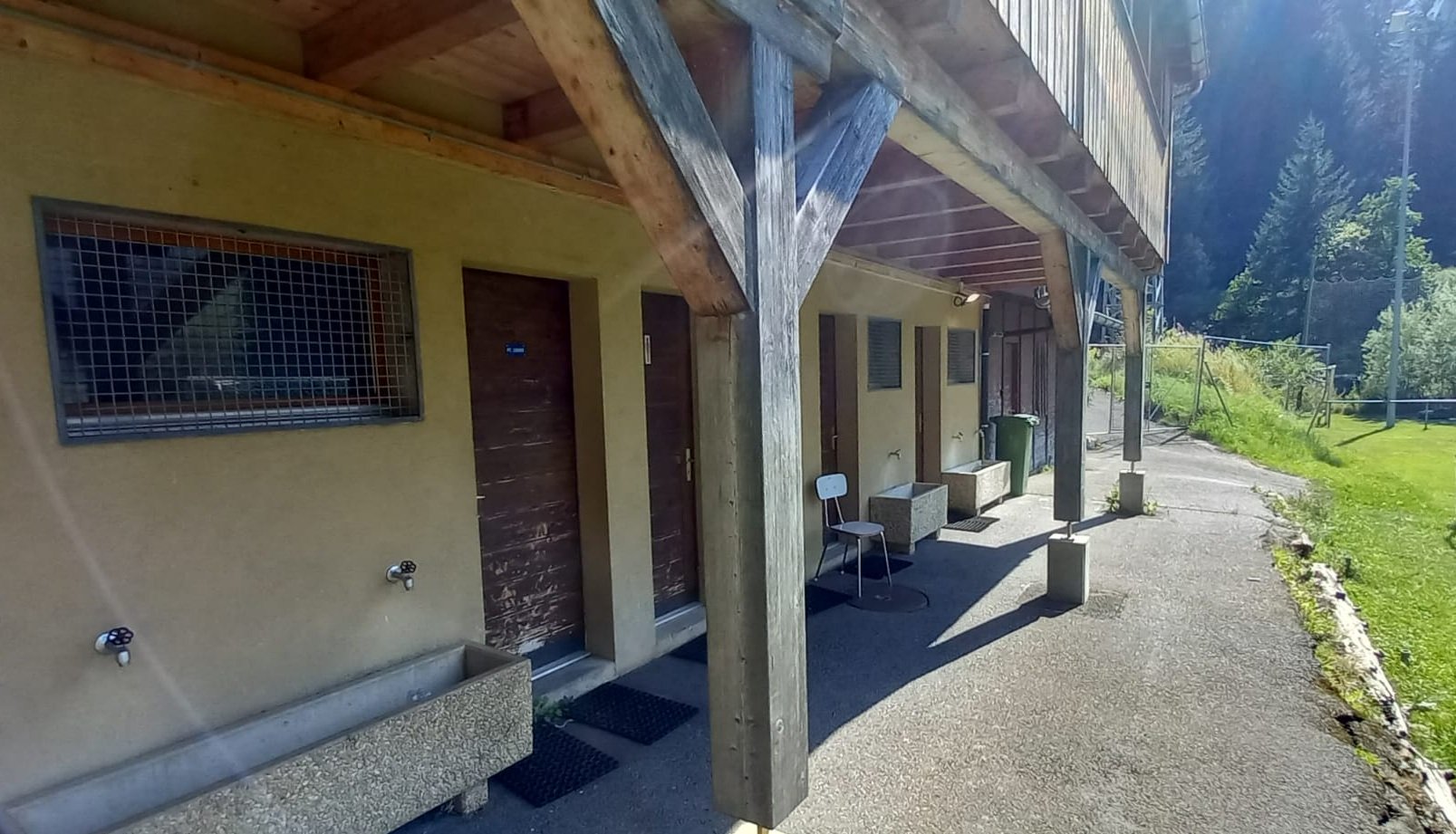 Vestiaires et buvette du FC Liddes